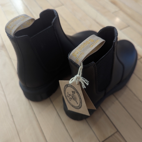 Dr. Martens Black Ankle Chelsea Boots - Picture 4 of 7